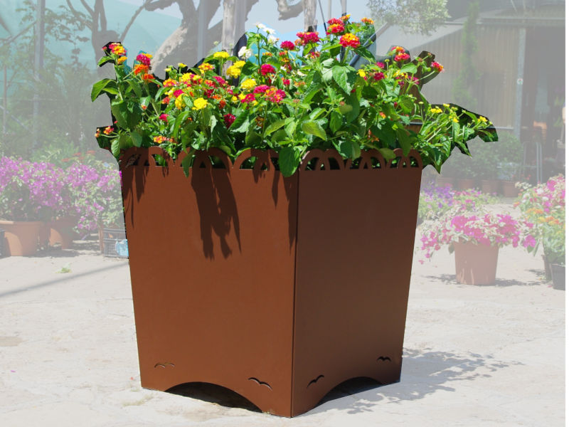 e634_fioriera_fleur_tipo_corten_sagomata_laser_acciaio_quadrata