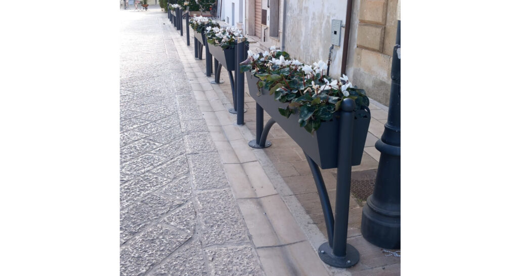 fornitura_transenna_con_fioriera_arredo_urbano_diso