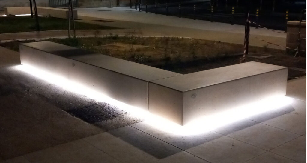 riqualificazione_quartiere_santa_rosa_lecce_panche_cemento_con_led_illuminazione
